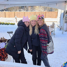 Load image into Gallery viewer, Custom Solid Peak Throne