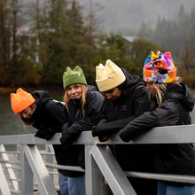 Load image into Gallery viewer, Custom Solid Peak Throne