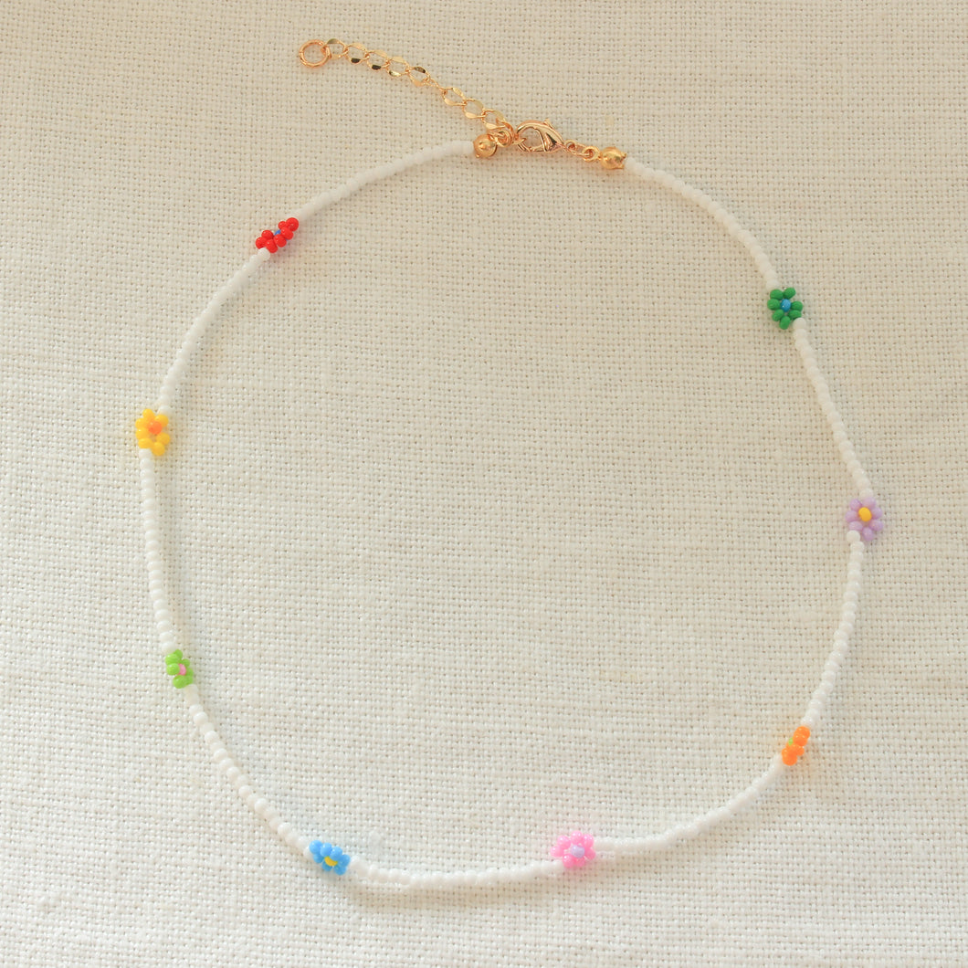 BB Daisy Chain Necklace- white
